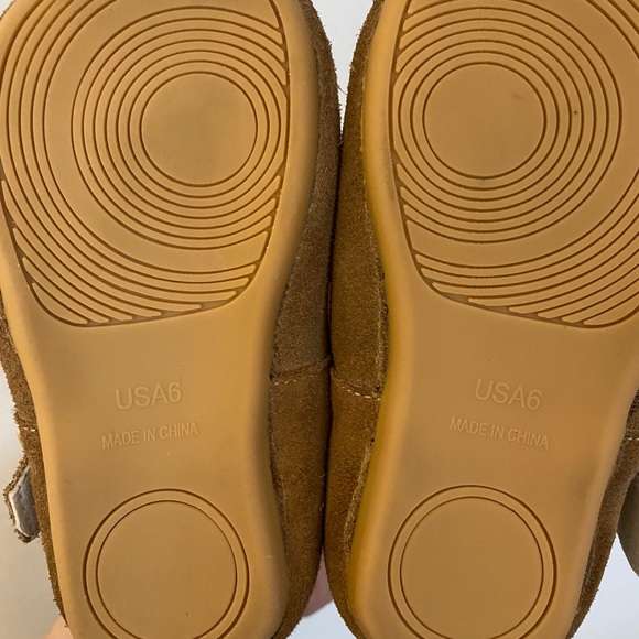 Whim and Wander by Sweet Honey Tan Scallop Suede Mary Janes Toddler Size 6 - Picture 7 of 8